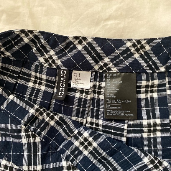 H&M DIVIDED Plaid Pleated Skirt - Picture 4 of 4